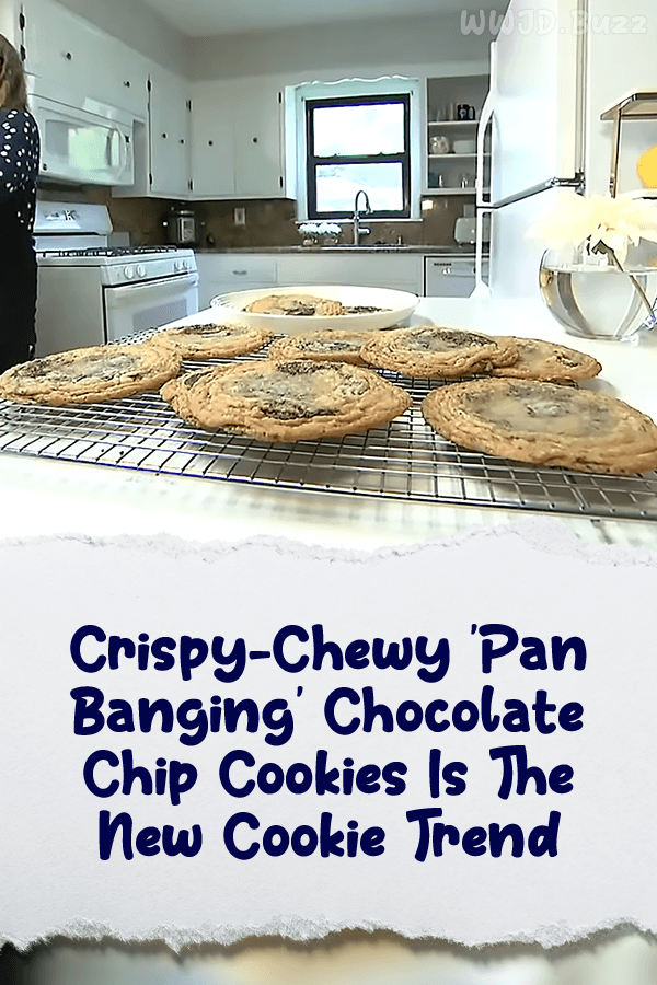 Crispy-Chewy \'Pan Banging\' Chocolate Chip Cookies Is The New Cookie Trend