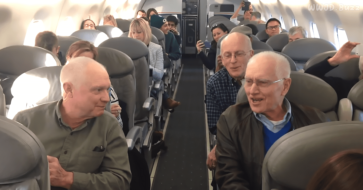 Самолет пожилые люди