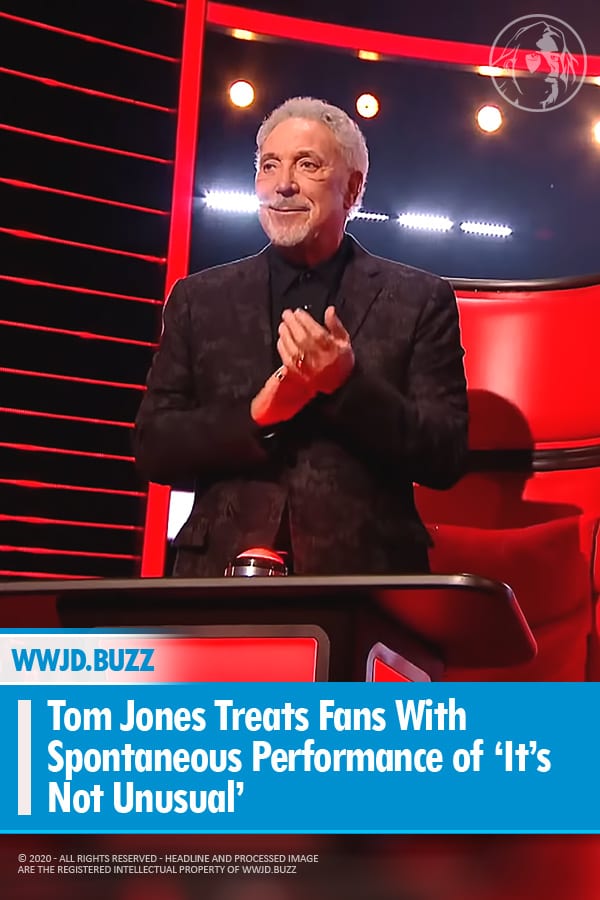 Tom Jones Treats Fans With Spontaneous Performance of \'It\'s Not Unusual\'