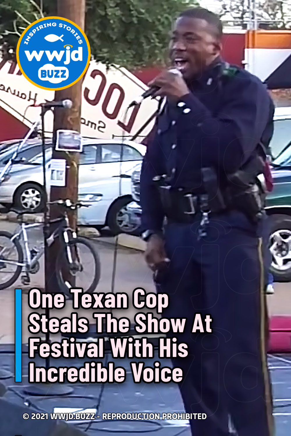 One Texan Cop Steals The Show At Festival With His Incredible Voice