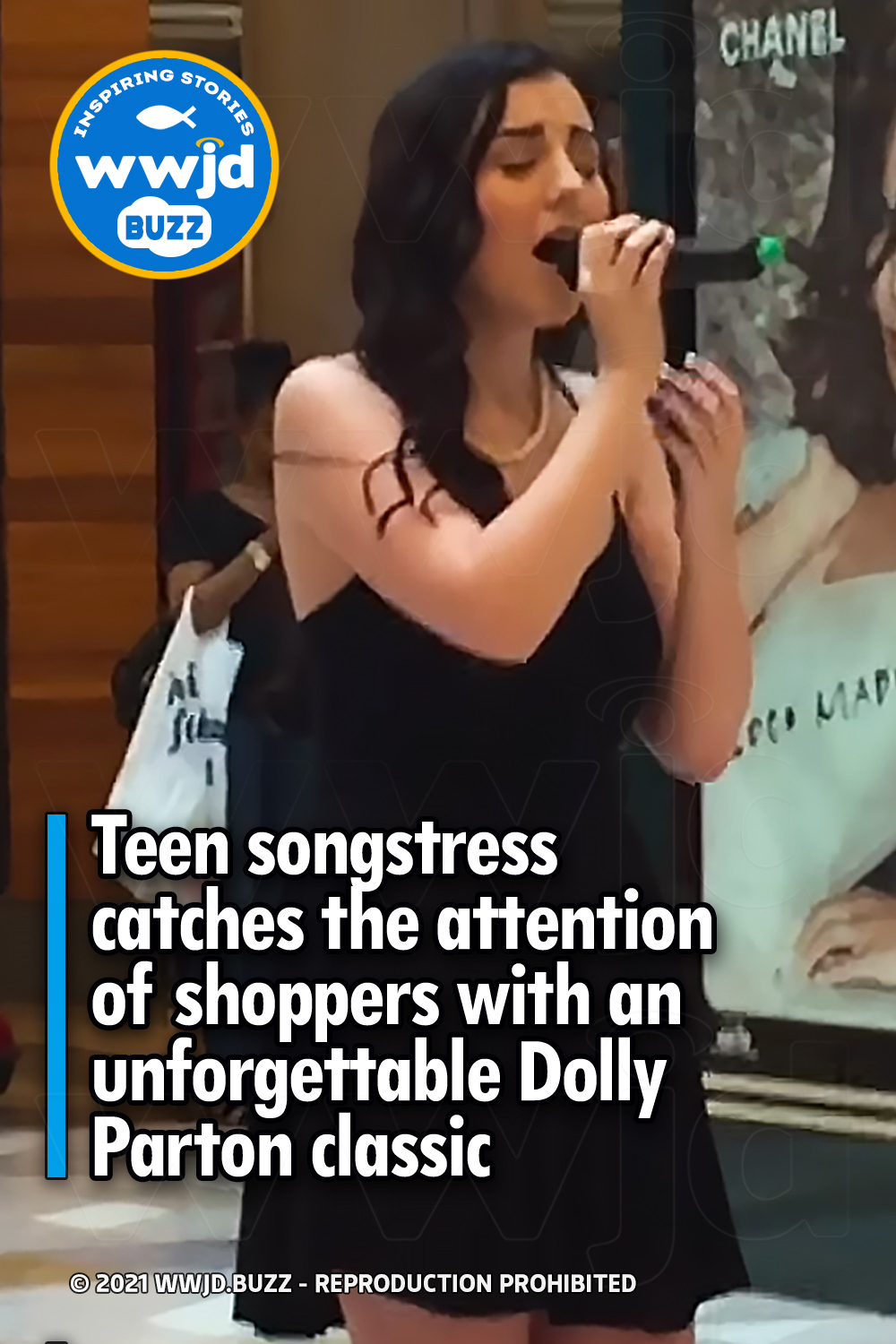 Teen songstress catches the attention of shoppers with an unforgettable Dolly Parton classic