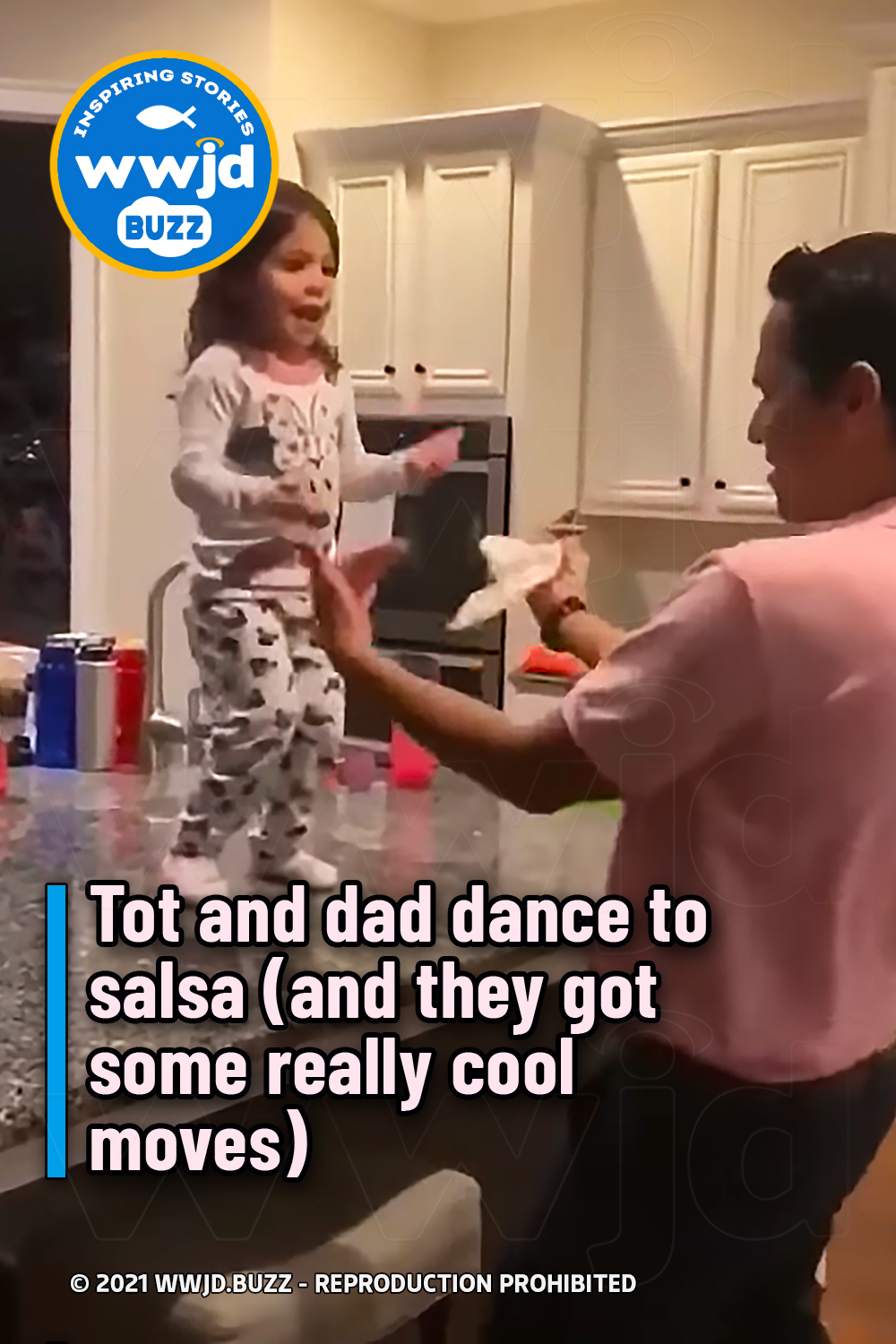 Tot and dad dance to salsa (and they got some really cool moves)