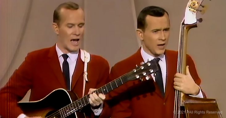 Audience goes wild for funny Smothers Brothers – WWJD