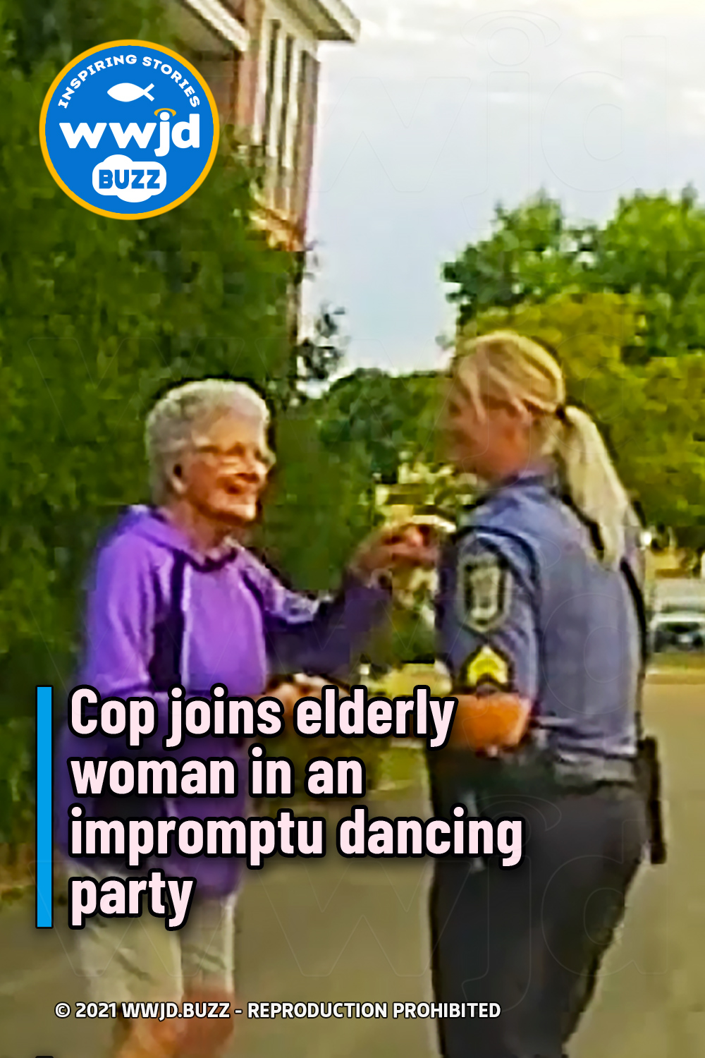 Cop joins elderly woman in an impromptu dancing party