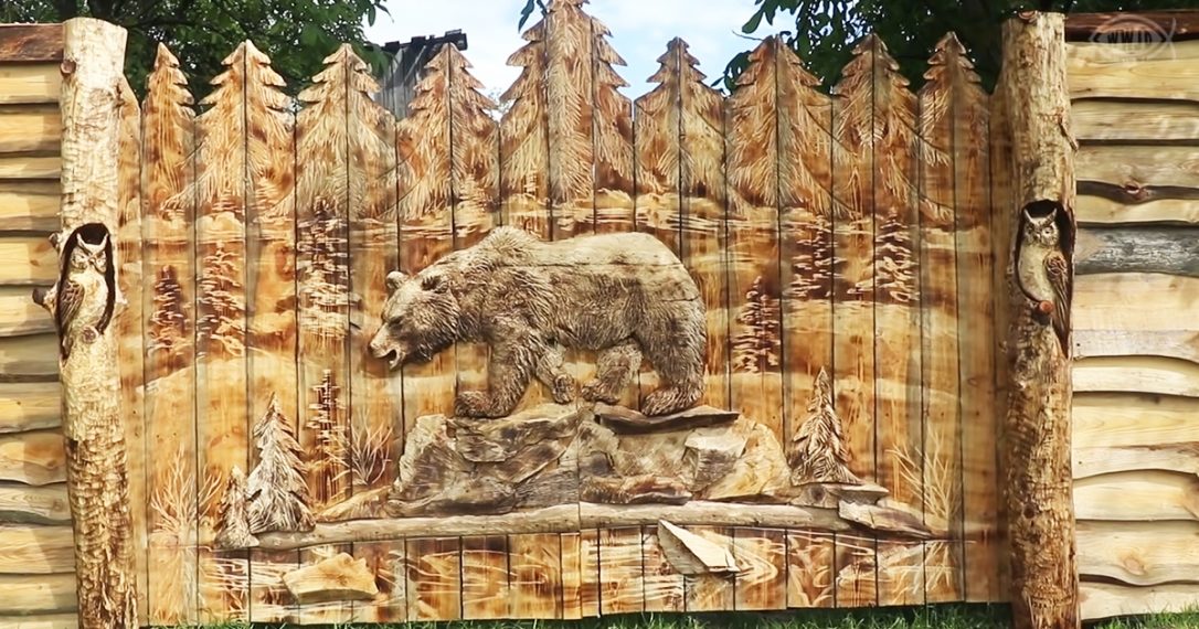 Wood carver produces jawdropping animal sculptures on wood fence WWJD