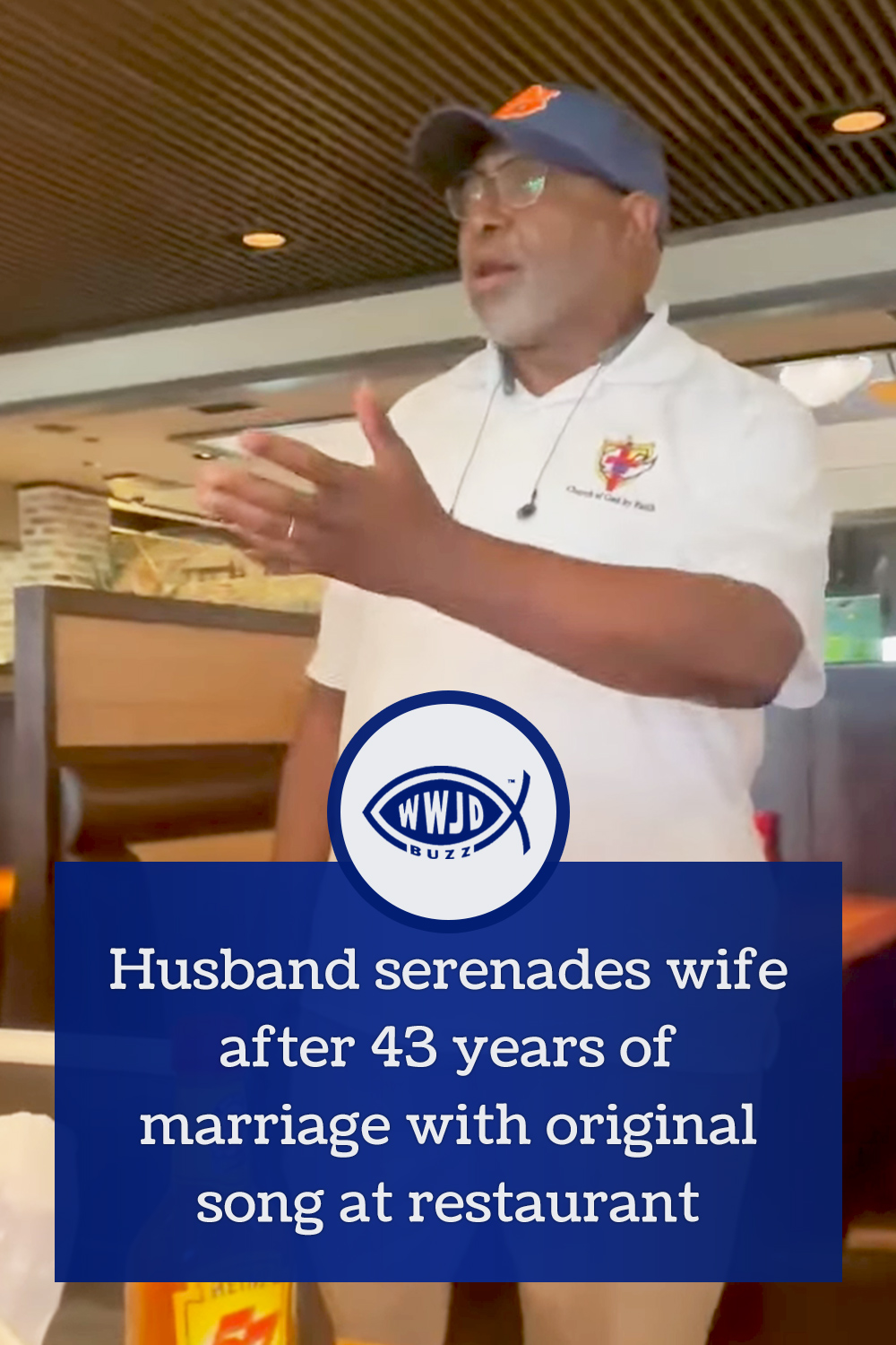 Husband serenades wife after 43 years of marriage with original song at restaurant
