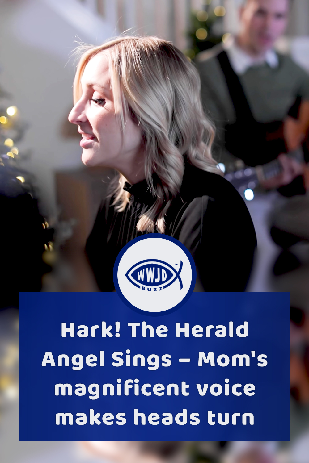 Hark! The Herald Angel Sings – Mom\'s magnificent voice makes heads turn