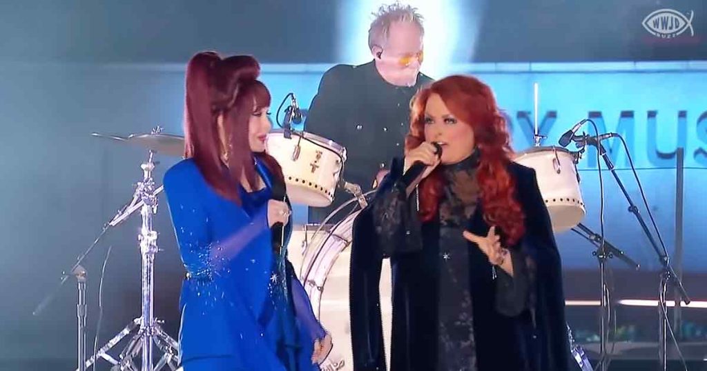 Naomi Judd’s final performance of “Love Can Build A Bridge.” – WWJD